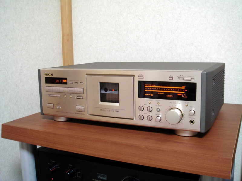 TEAC V-8000S